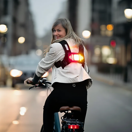 Feux de Signalisation Sans Fil pour Vélo & Trottinette | Clignotants + Frein Automatique | Ultra Visible 400 m | Étanche | USB-C | Compatible Moto via Câbles Fournis